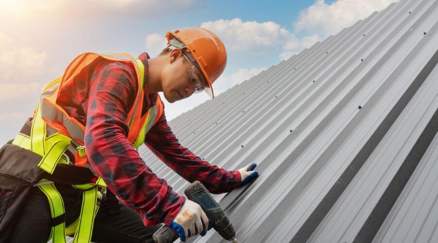 Professional gutter cleaning in Eugene, OR